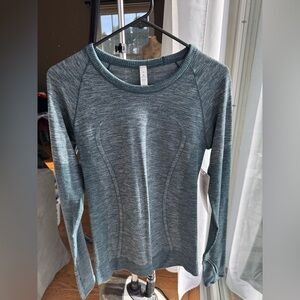 Lululemon Swiftly Wool Pullover Top size 10 Submarine/White